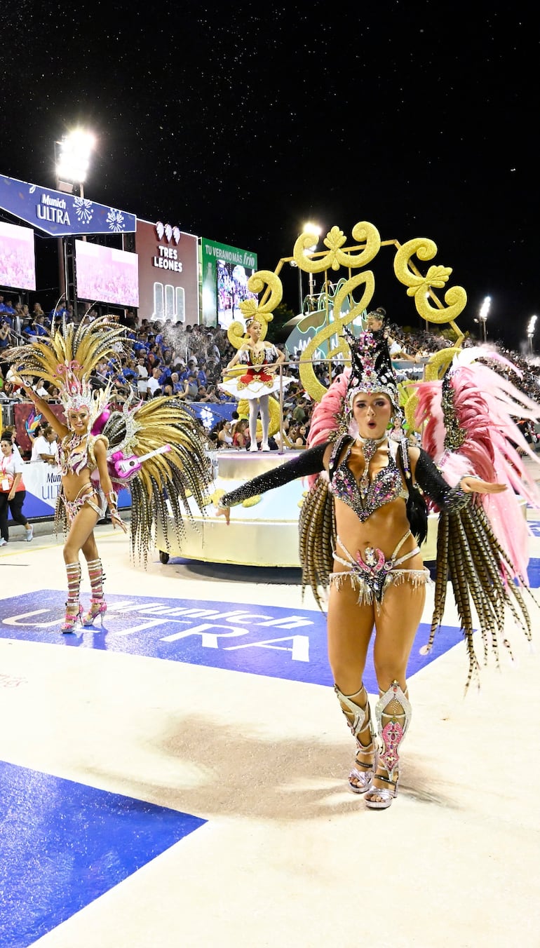 Comparsas, carrozas y figuras individuales mostraron un notable crecimiento en volumen y calidad escénica.