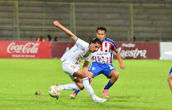 Encarnación se hizo fuerte en el Villa Alegre, y derrotó 3-1 a Deportivo Capiatá, al cierre de la fecha 25 del torneo de la Intermedia.