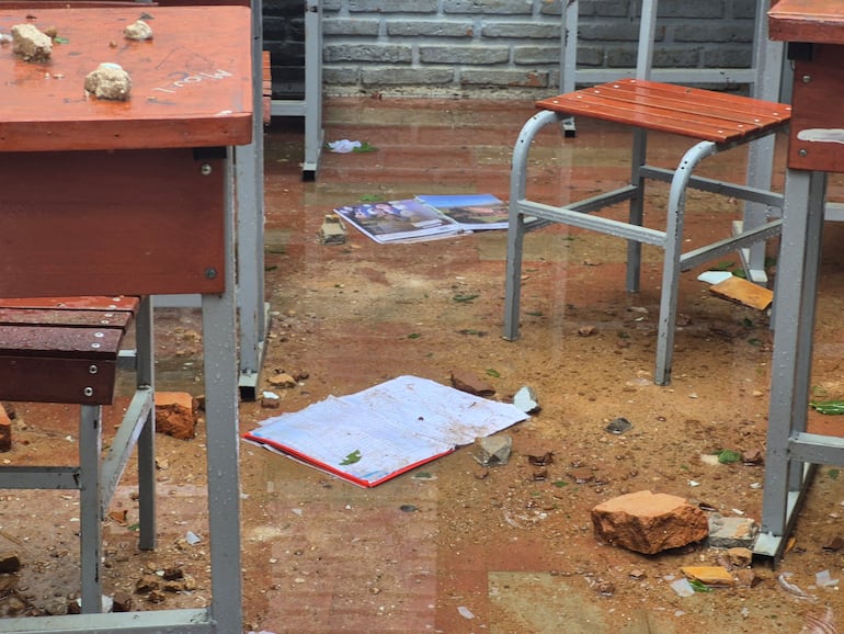 Cuatro niños lesionados tras destechamiento de una escuela en Encarnación