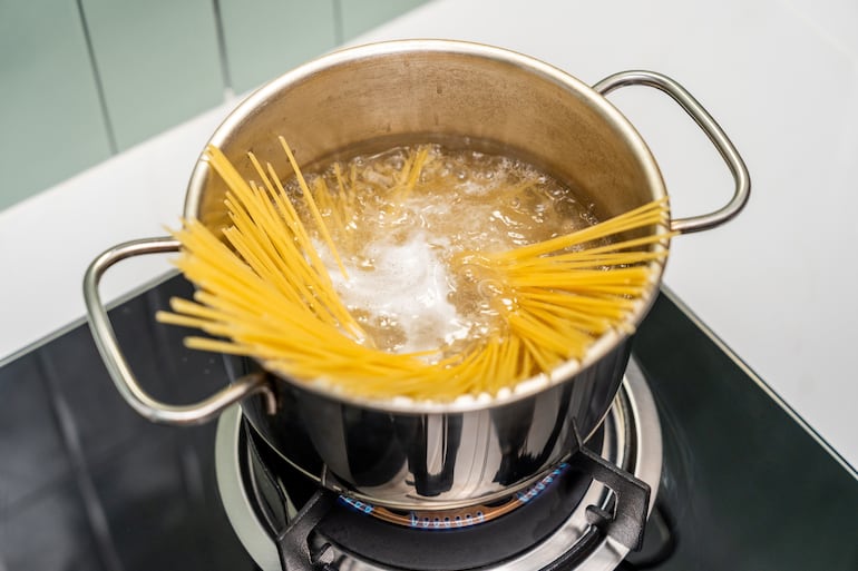 Cocinar pastas, imagen ilustrativa.