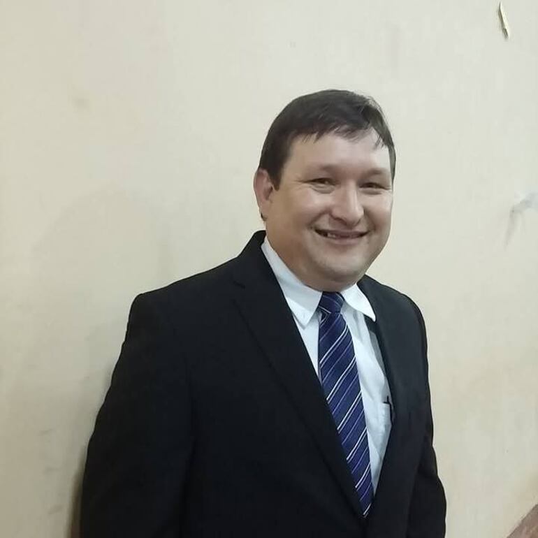El precandidato por HC, José Feliciano Acuña Aguilera.