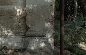 "Se logra ubicar una esquina de los viejos pabellones que podría corresponder al lugar donde ella posó desnuda y enferma una fría mañana de mayo de 1907..."