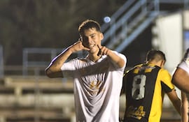 Víctor Gustavo Rivarola marcó el gol que le dio el triunfo a Independiente CG sobre Guaraní de Fram, en el Parque del Guairá.