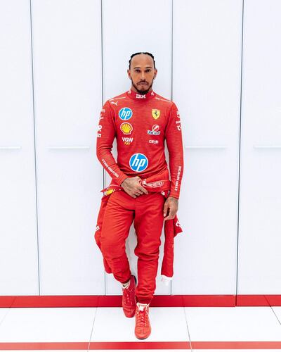 El piloto inglés Lewis Hamilton, siete veces campeón del mundo de Fórmula 1, rodó este miércoles por primera vez con el monoplaza de Ferrari en el circuito de Fiorano, situado en la localidad italiana de Maranello (Módena, norte). El nuevo coche de Ferrari será presentado oficialmente el próximo 19 de febrero en la misma pista. Será en ese momento en el que Hamilton y su compañero de equipo, el monegasco Charles Leclerc, puedan probarlo por vez primera antes de la temporada, que dará comienzo a mediados de marzo.