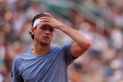 El estadounidense Taylor Fritz uno de los candidatos fue sorprendido hoy al quedar eliminando de Roland Garros