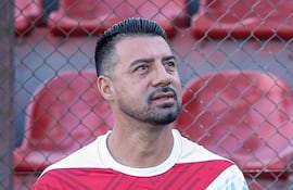 Julio César Cáceres López (46), entrenador del Sportivo San Lorenzo.