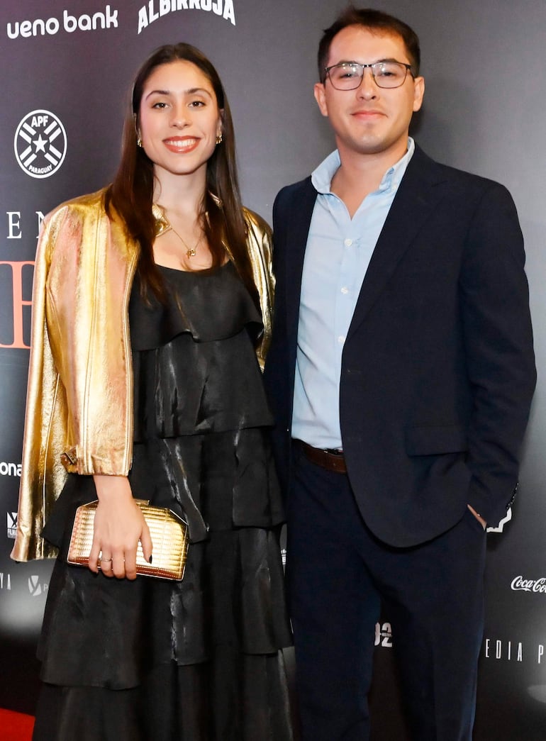 Daniela Uriarte y Ricardo Arias en el avant premiere de El Renacer Albirrojo