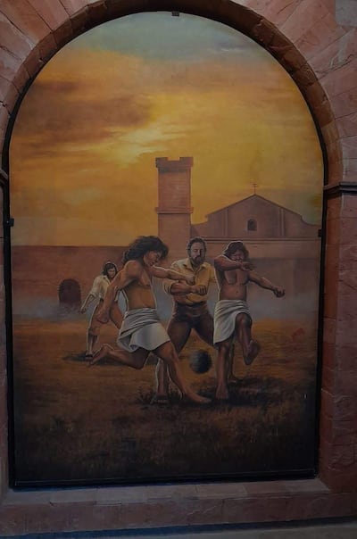 Pintura mural con cuatro hombres en un campo, dos en primer plano, destacando sus interacciones dinámicas.