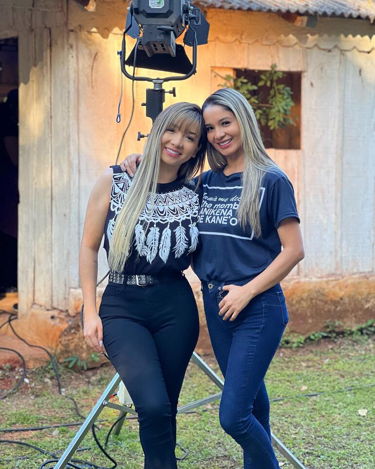 Las hermanas Bogado se mostraron emocionadas al llegar a la casita donde crecieron en Villarrica. (Instagram/Marilina Bogado)