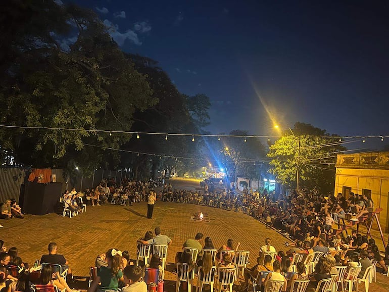 Anécdotas e historias tradicionales cautivaron a los visitantes en el Paseo de la Cultura.