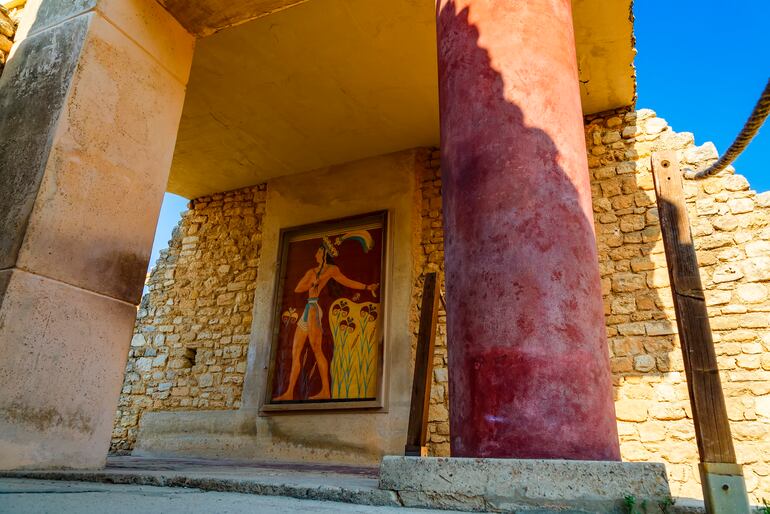 Fresco con lirios, ruinas de Knossos en la isla de Creta, Grecia.