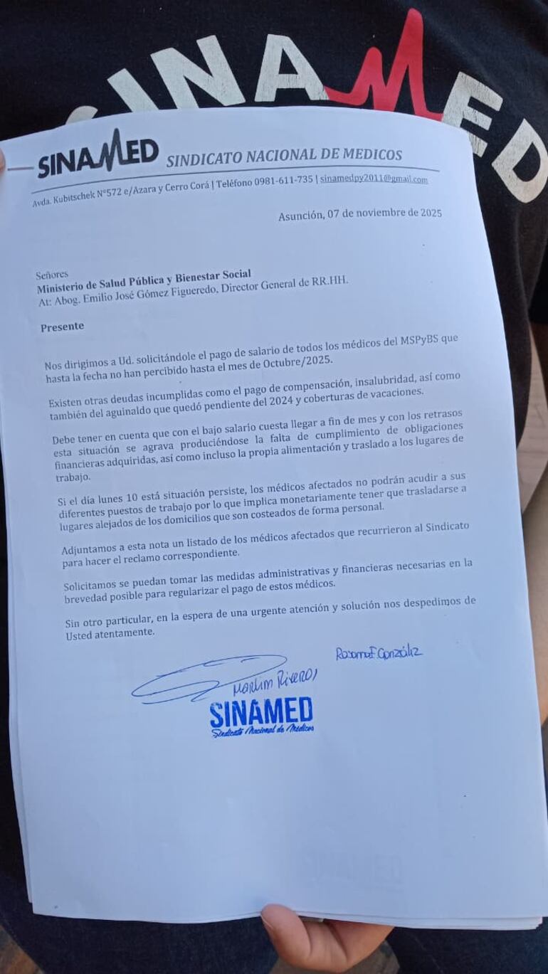 Nota de medicos en la que denuncian que hay profesionales que no cobraron aún el salario del mes de octubre.