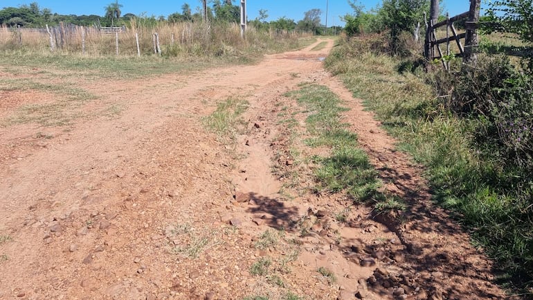 Continúa reclamo vecinal por abandono de camino en San Juan Bautista