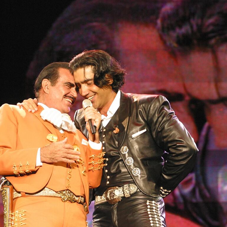 "Te extraño, pa. Cada día más”, expresó Alejandro Fernández en sus redes. (Instagram/Alejandro Fernández)