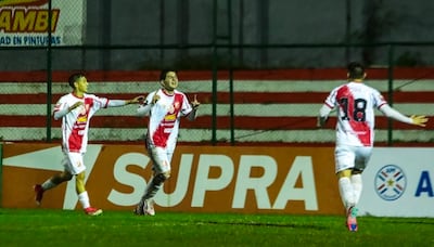River Plate celebró el triunfo sobre Pettirossi en el Jardín, y avanzó a la fase 2, donde jugará contra Sol de América.