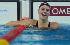 La canadiense Summer McIntosh (18 años), con récord mundial.