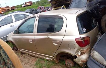 Mujer denuncia que desaparecieron múltiples piezas de su automóvil que estaba en el corralón municipal de Encarnación.