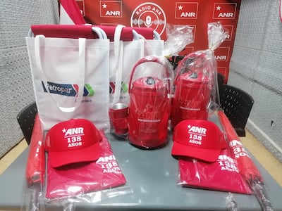 La Asociación Nacional Republicana (ANR) realizó sorteos de productos con la marca de la empresa estatal Petróleos Paraguayos (Petropar) en un programa radial.