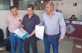 Representantes de los Sindicatos del Hospital de Clínicas presentaron en la Fiscalía una solicitud de apertura de investigación.