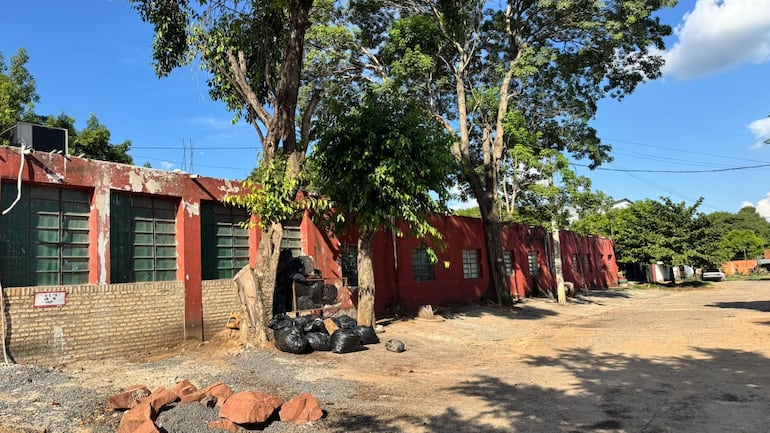 Escuela 12 de Junio de Mariano Roque Alonso no dan clases tras colapso del sistema eléctrico.