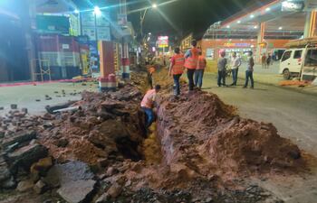 Se inició trabajo nocturno de cambio de cañería en San Lorenzo