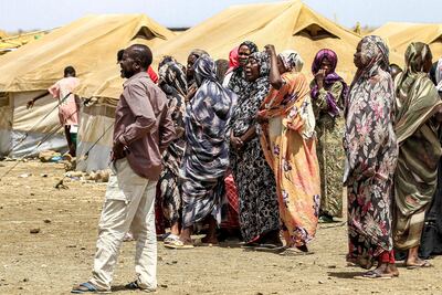 Varias personas en un campamento para desplazados por el conflicto en Sudán, el pasado miércoles en la provincia de Gedaref.