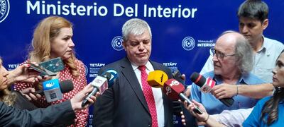 De izquierda a derecha la doctora María Teresa Bazán ministra de Salud Enrique Riera Escudero ministro del Interior y el doctor Manuel Fresco director del Centro de Adicciones.