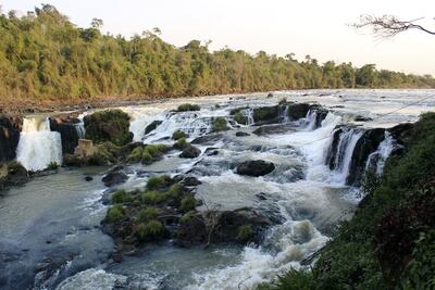 Imponente vista del río Monday a la altura de los saltos homónimos. Los feriados móviles del año 2022 en Paraguay permiten armar fines de semana largos para escapadas del turismo interno.