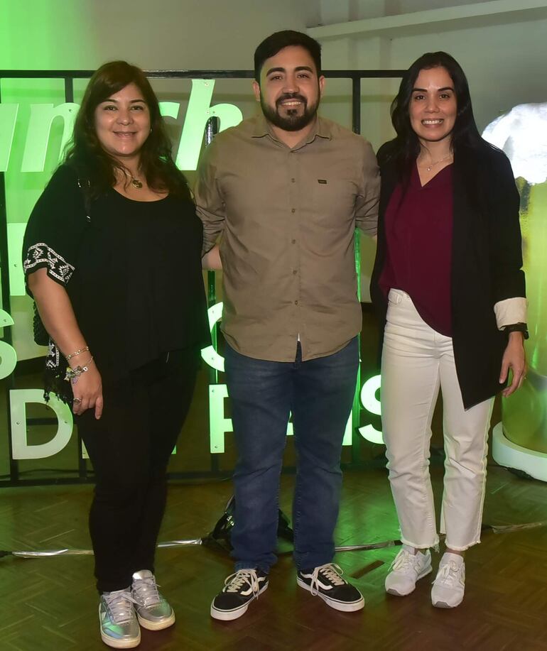 Drusila Cristaldo, Nelson Cazal y Antonella Planás.