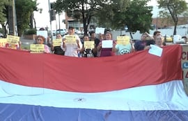 Vecinos del Bañado Sur de Asunción reclamaron la falta de agua potable de la Essap y denunciaron politización del servicio.