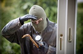 Blindex Antirrobo cuenta con una extraordinaria resistencia ante intentos de intrusión o vandalismo.