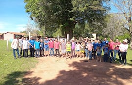 Los padres de familia afectados por la falta de un docente del 5.º grado se manifestaron frente a la Escuela Sagrado Corazón de Jesús.