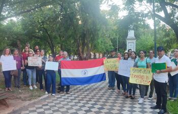 Postulantes y sus padres se manifestaron tras la disminución de cupos en la Academia Militar.