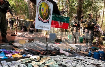 Evidencia incautada en el campamento del EPP.