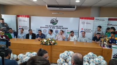 Conferencia de Prensa en el estadio Villa Alegre.