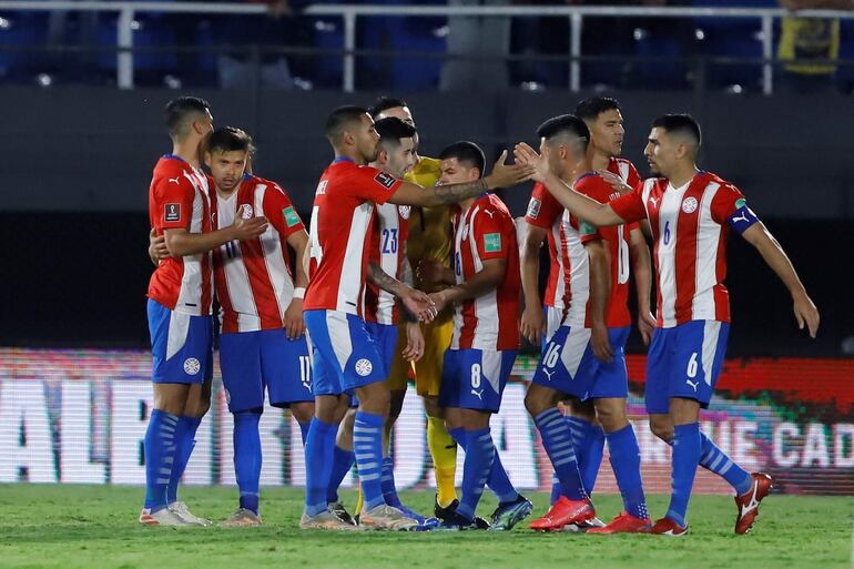 La Selección Paraguaya celebra tras ganarle a Venezuela en Sajonia.