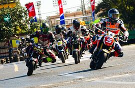 Los pilotos de la GP Evo en acción. Fabrizio Almirón (5) fue el vencedor. Fotos: JES Audiovisual