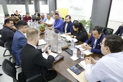 Reunión tripartita para destrabar la huelga de choferes.