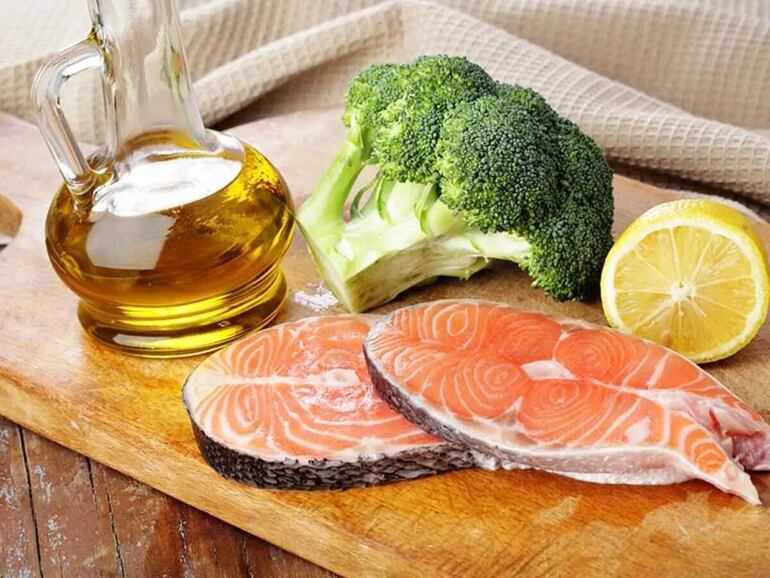 Las grasas "buenas" están en el pescado (atún y salmón) y en los productos de soja. El consumo de grasas buenas puede realizarse de forma diaria, pero en pequeñas cantidades, ya que su consumo excesivo puede contribuir al desarrollo del sobrepeso.