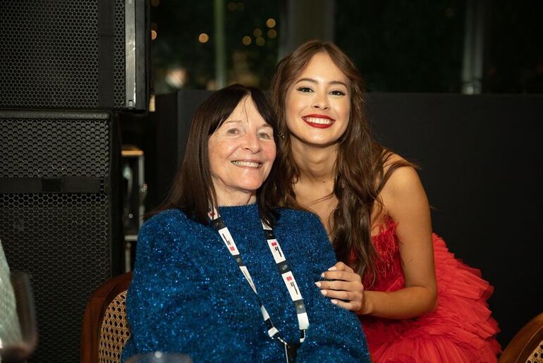 Julia Morley, directora del certamen Miss Mundo, y Dahiana Gatzke. (Instagram/Dahiana Gatzke)