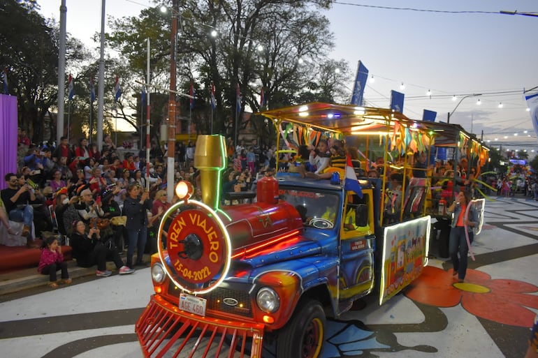 Niños disfrutaron del Corso de las Flores.