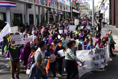 Unas 200, niñas, niños y adolescentes protestaron en Asunción contra el abuso sexual y la violencia infantil, a 20 años del crimen de Felicita Estigarribia.
