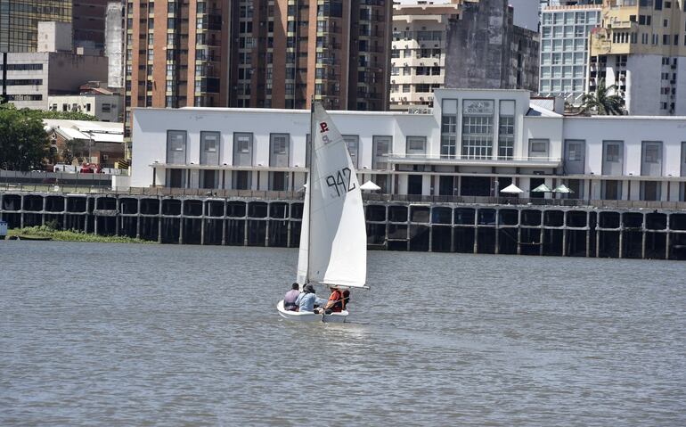 Varios de los componentes de ABC aprendieron conceptos básicos de la navegación.