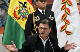 Rodrigo Paz, presidente de Bolivia. Bolivia denuncia una “mafia” de contrabando de combustibles e involucra a Paraguay.