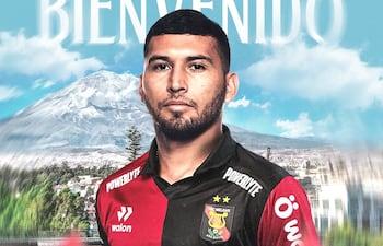 Con esta imagen, FBC Melgar de Arequipa hizo oficial la llegada del defensor paraguayo, Juan Marcelo Escobar Chena, de 30 años.
