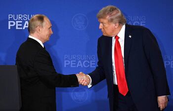 El presidente ruso Vladimir Putin (a la izquierda) y el estadounidense Donald Trump durante su última reunión, el pasado 15 de agosto en Anchorage, Alaska.