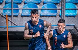 Sergio Araújo y Jorge Morel, dos del once base de Cerro Porteño.