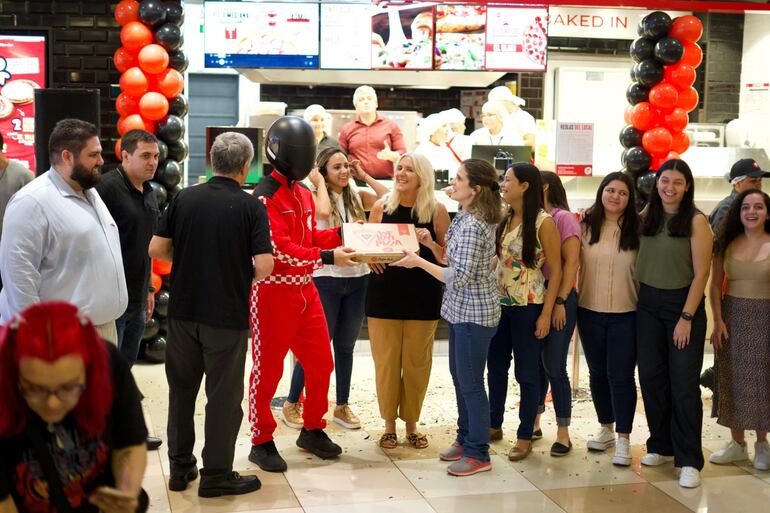Inauguración del local número 30 de Pizza Hut.