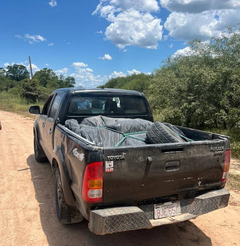 El detenido transportaba de esta manera la carne vacuna incautada por no tener documentaciones.