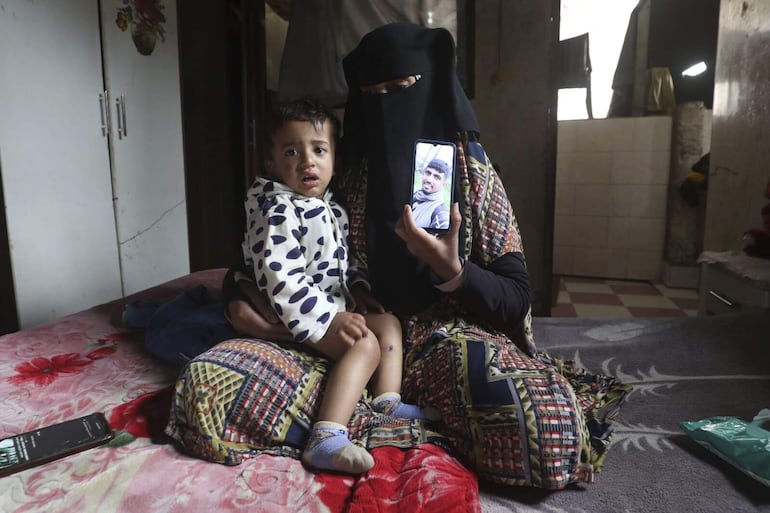 El bebé gazatí Jawad conoce a su corta edad lo que implica vivir bajo una ocupación militar: disparos del Ejército israelí, la detención de su padre y la suya y, según el relato de familiares y documentos médicos, el maltrato físico a manos de soldados.
